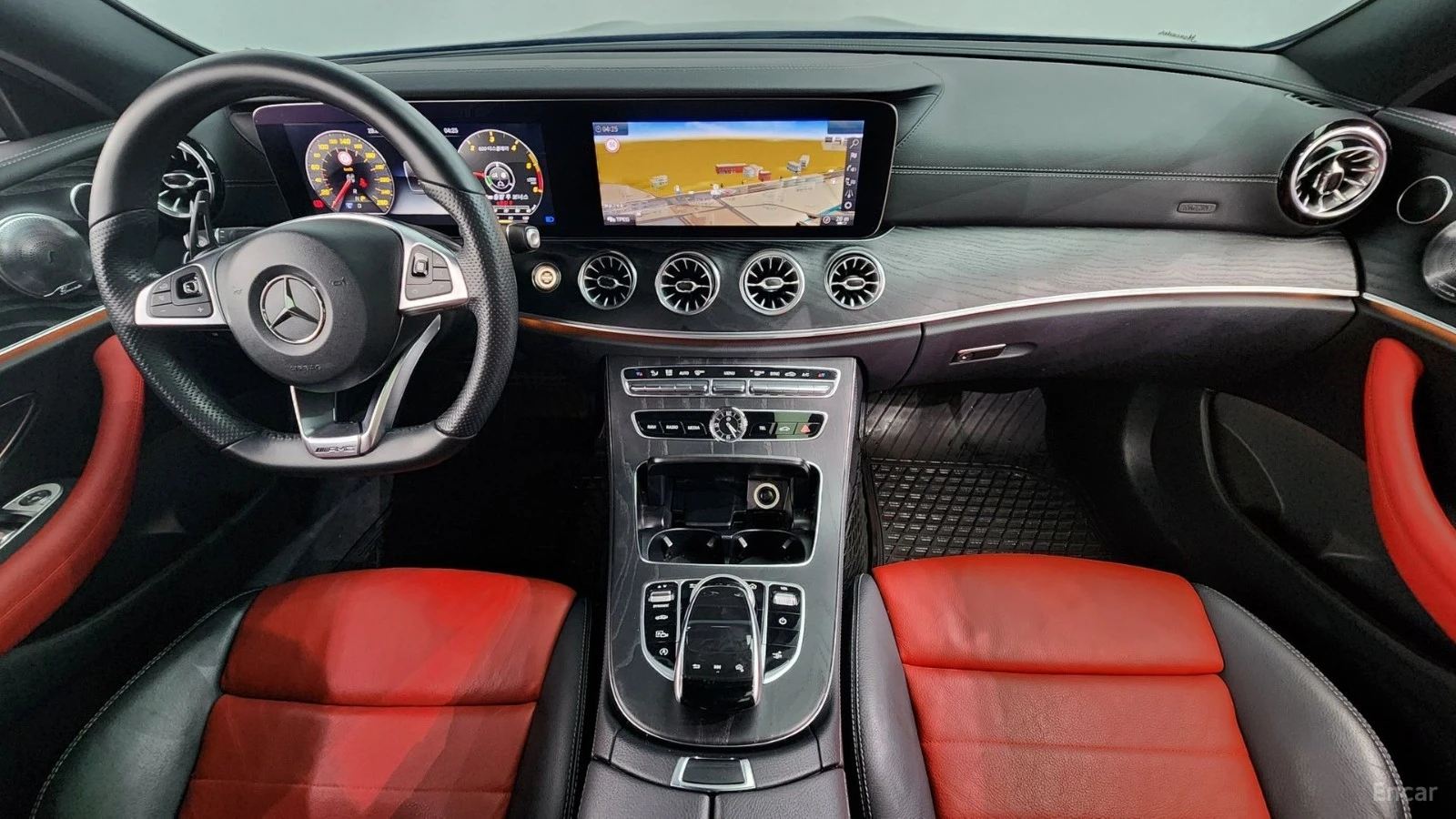 Mercedes-Benz E 220 DIGITAL* ПАМЕТ* BURMESTER* AMG* КАМЕРА* ПАНО, снимка 7 - Автомобили и джипове - 55459599