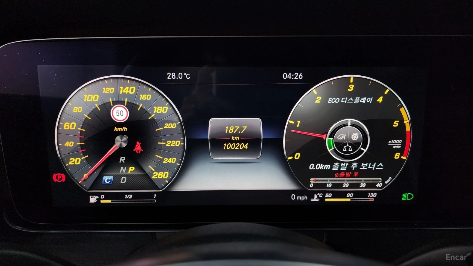 Mercedes-Benz E 220 DIGITAL* ПАМЕТ* BURMESTER* AMG* КАМЕРА* ПАНО, снимка 8 - Автомобили и джипове - 55459599
