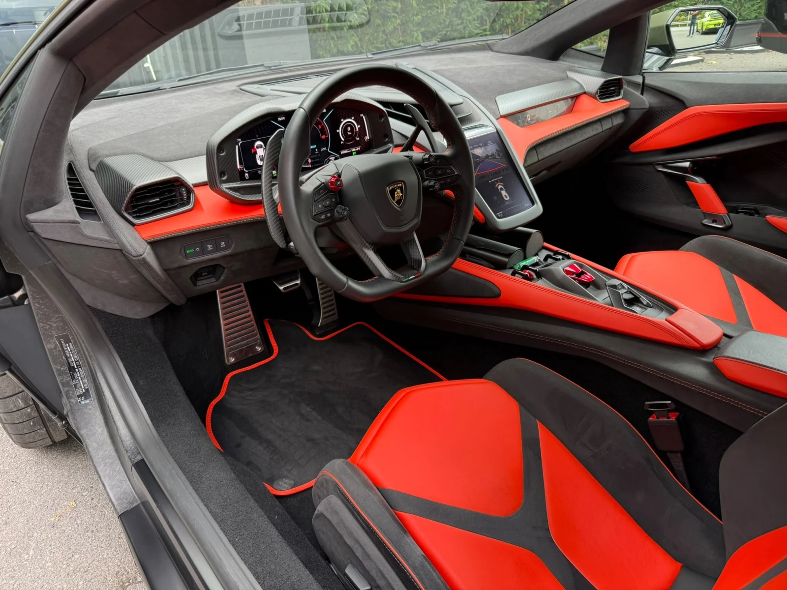 Lamborghini Revuelto 6.5 V12 HPEV/VERDE TURBINE/60th ANNIVERSARY/CARBON, снимка 9 - Автомобили и джипове - 55808671