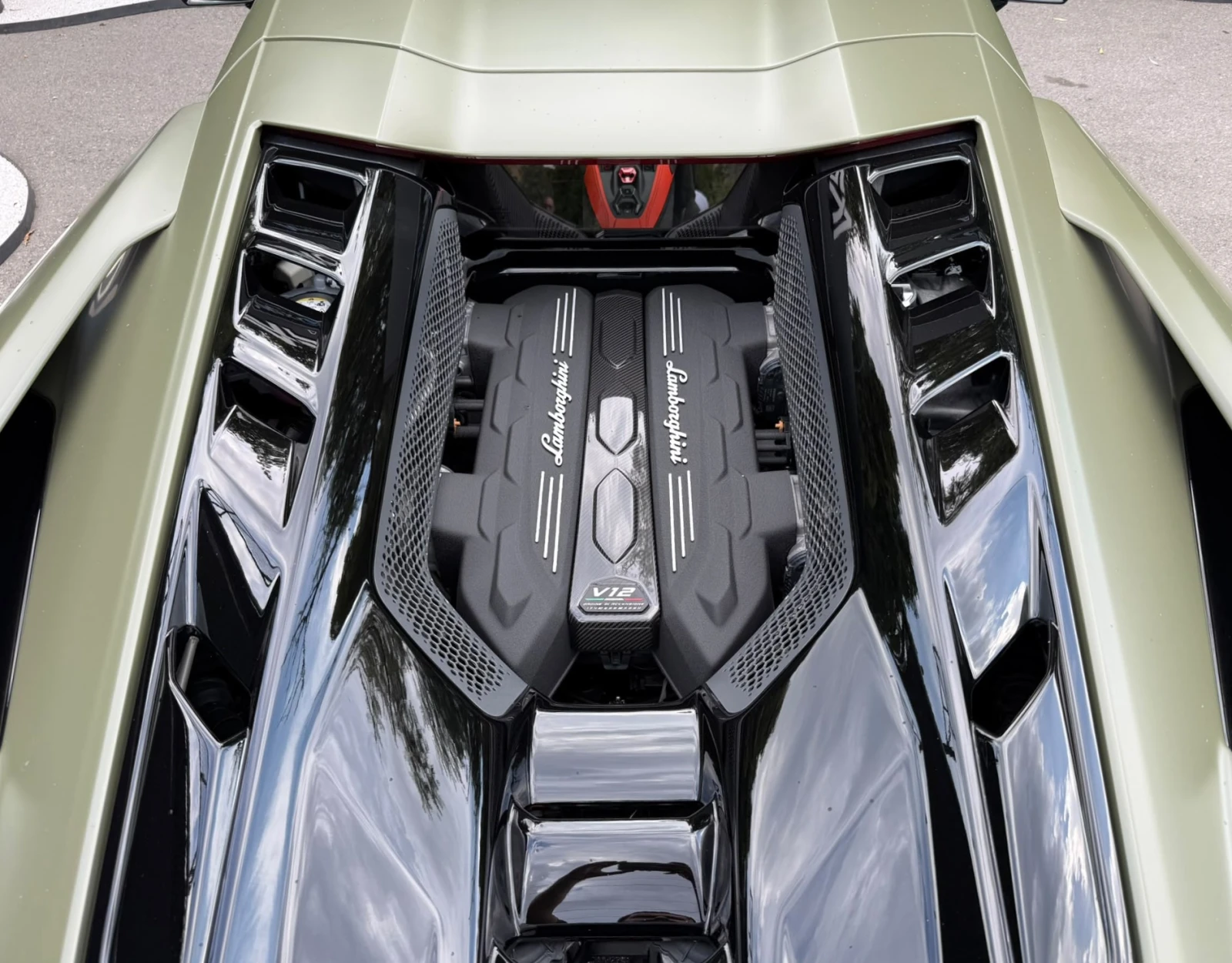 Lamborghini Revuelto 6.5 V12 HPEV/VERDE TURBINE/60th ANNIVERSARY/CARBON, снимка 12 - Автомобили и джипове - 55808671