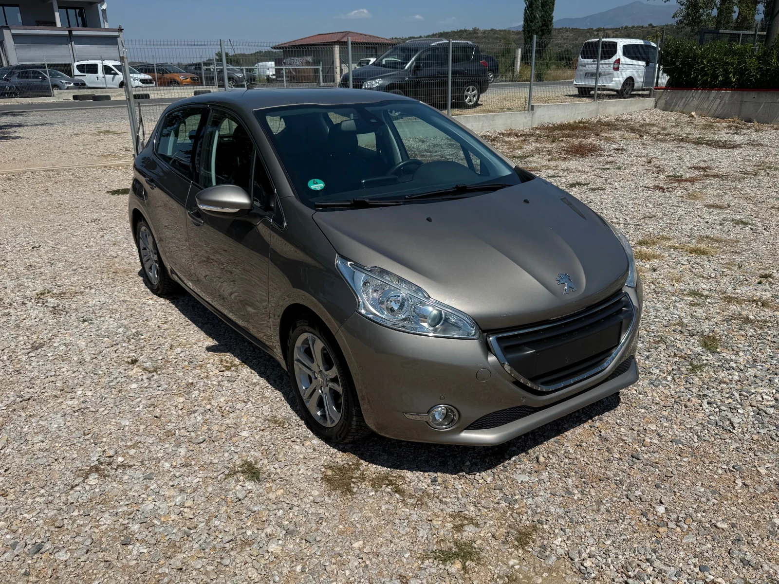 Peugeot 208 1.2/Allure/Full option/360* /Euro6