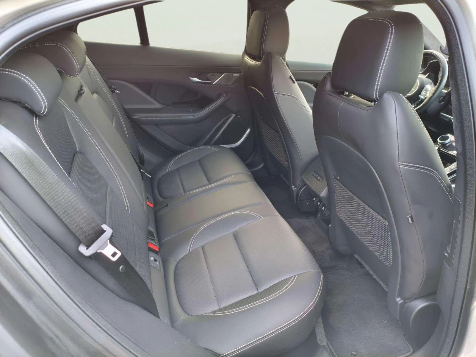 Jaguar I-Pace 90 kWh - изображение 10