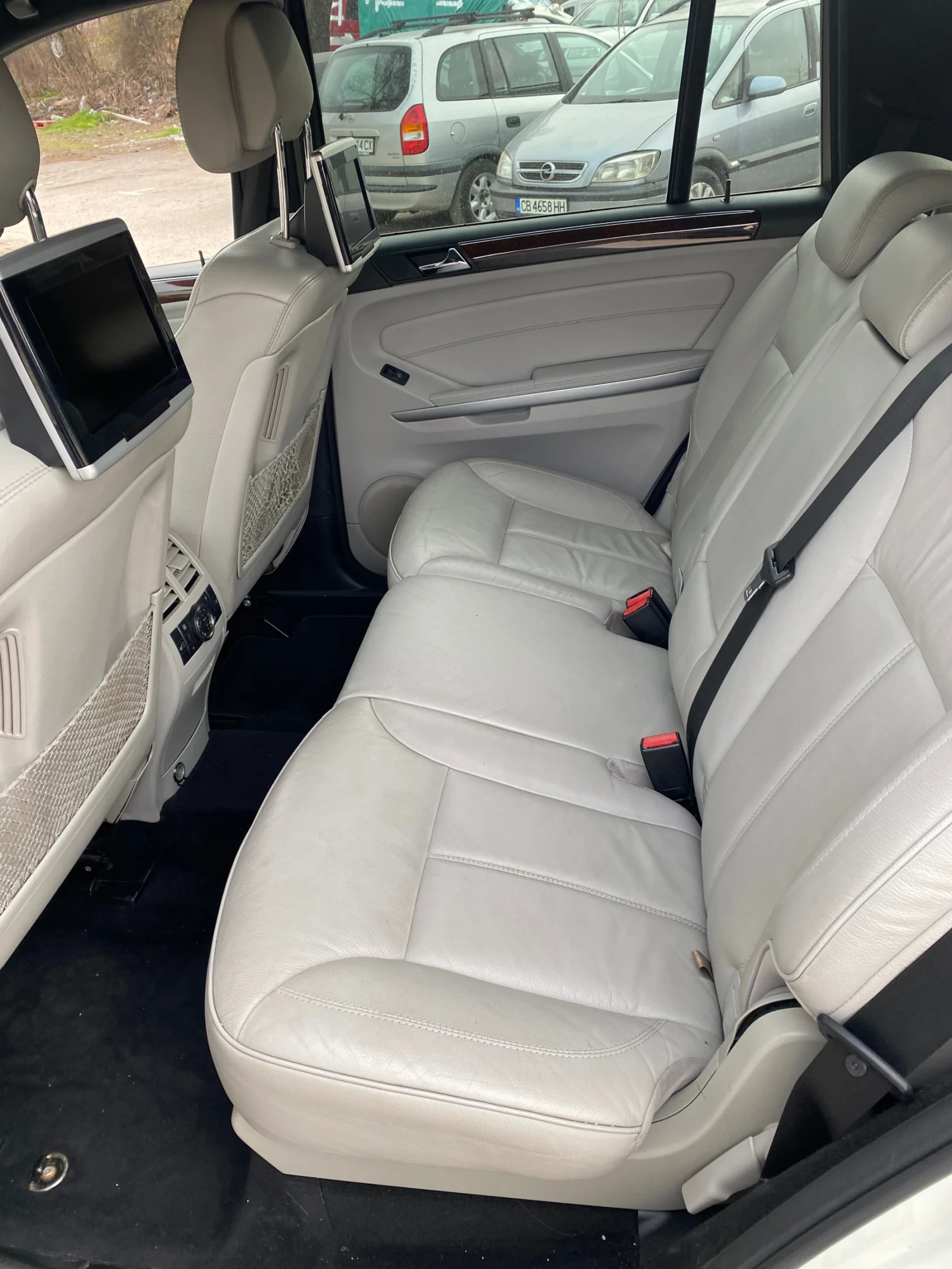 Mercedes-Benz GL 550, снимка 9 - Автомобили и джипове - 53929649