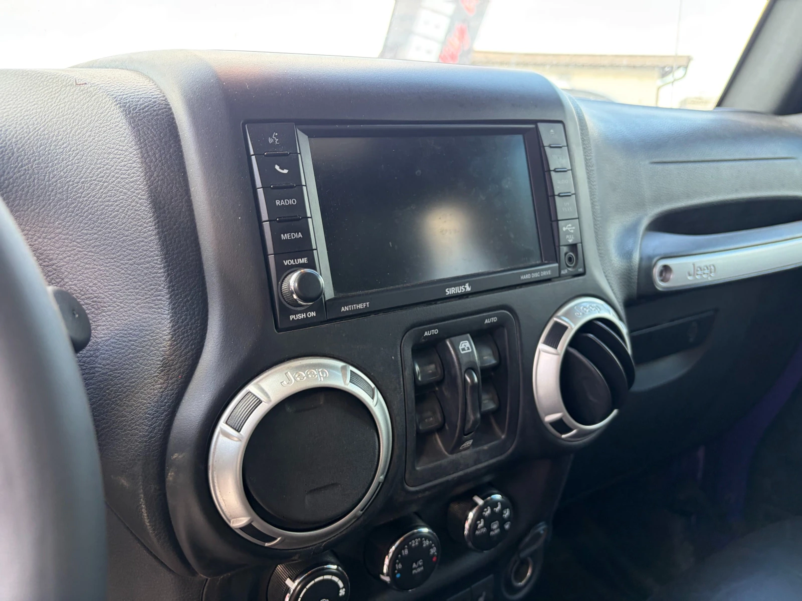 Jeep Wrangler Unlimited Rubicon 3.6 ������ ������ | Mobile.bg � ����������� 12