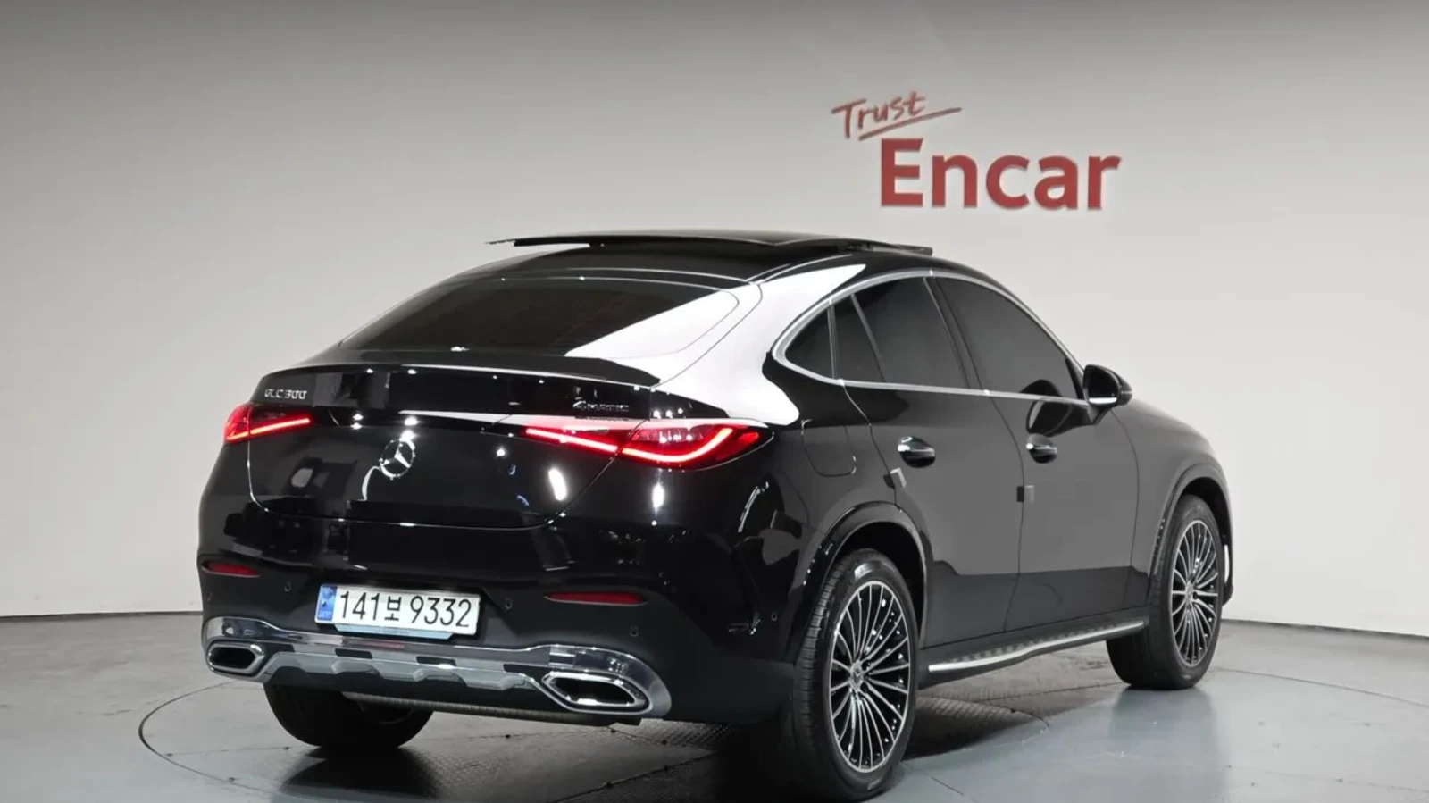 Mercedes-Benz GLC 300 COUPE 4matic / ОБДУХ / BURMSTER / HEAD UP / PANO, снимка 2 - Автомобили и джипове - 54946559
