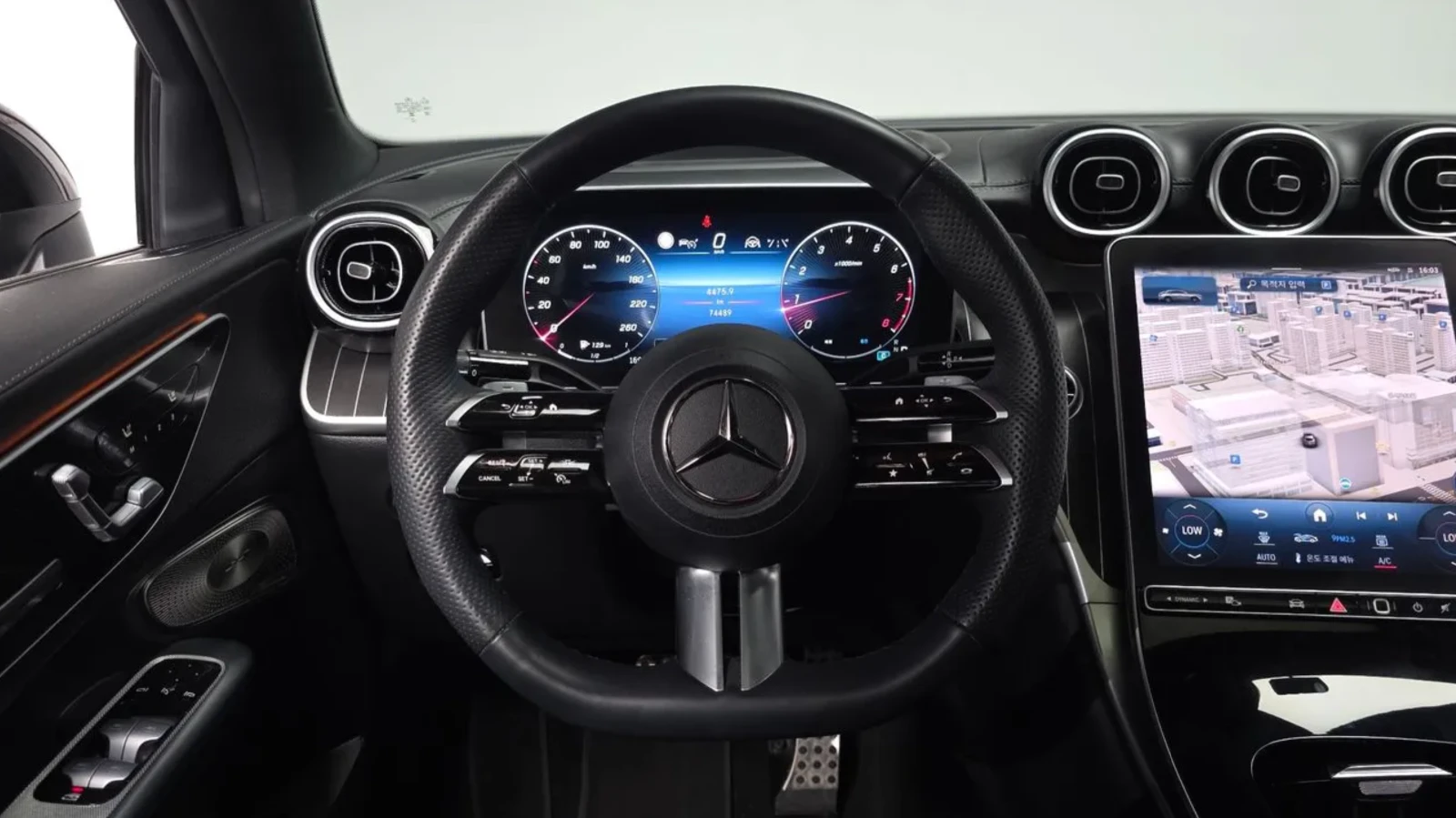 Mercedes-Benz GLC 300 COUPE 4matic / ОБДУХ / BURMSTER / HEAD UP / PANO, снимка 8 - Автомобили и джипове - 54946559