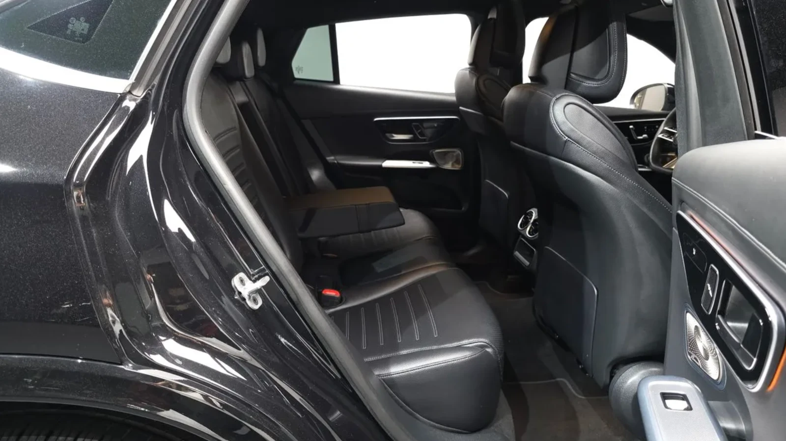 Mercedes-Benz GLC 300 COUPE 4matic / ОБДУХ / BURMSTER / HEAD UP / PANO, снимка 15 - Автомобили и джипове - 54946559