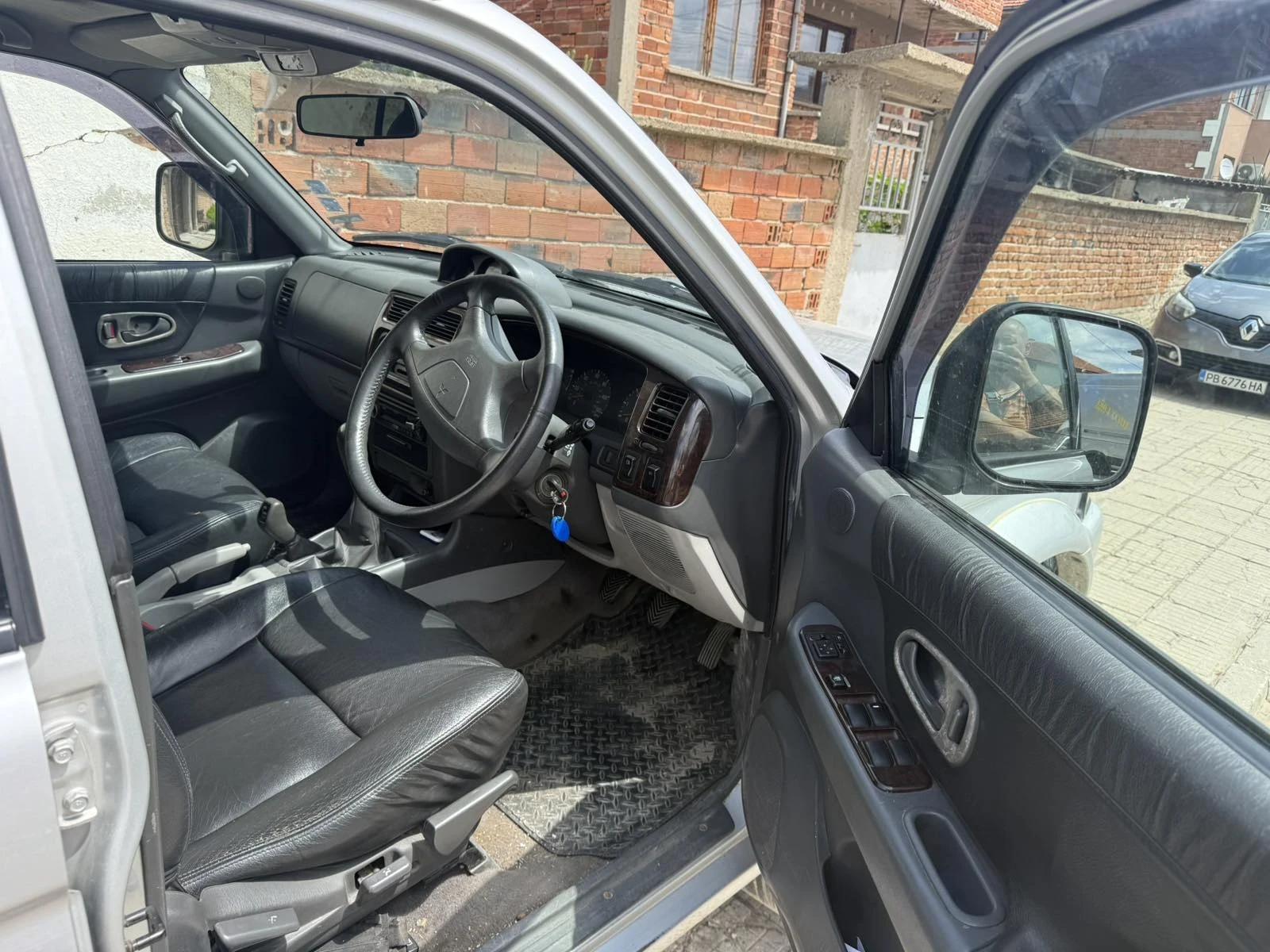 Mitsubishi Pajero sport, снимка 6 - Автомобили и джипове - 55202350