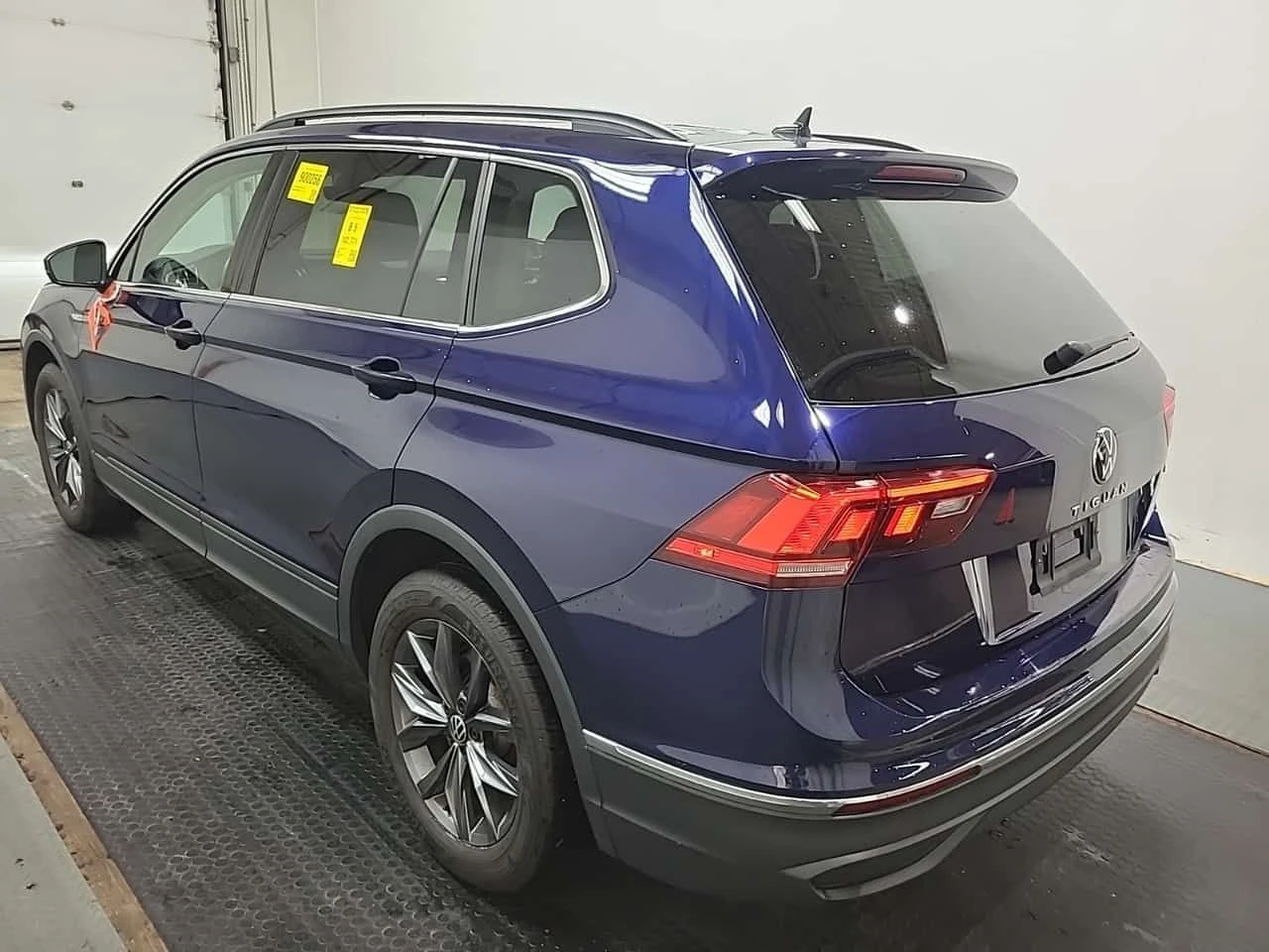 VW Tiguan * CARFAX * АВТОКРЕДИТ БЕЗ ПЪРВОНАЧАЛНА ВНОСКА, снимка 4 - Автомобили и джипове - 55460168