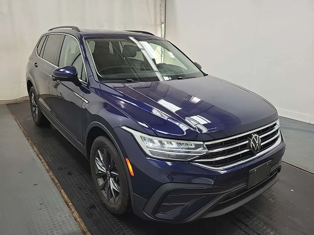 VW Tiguan * CARFAX * АВТОКРЕДИТ БЕЗ ПЪРВОНАЧАЛНА ВНОСКА, снимка 2 - Автомобили и джипове - 55460168