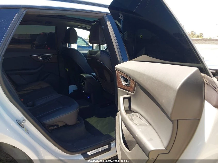 Audi Q8 55TFSI* QUATTRO* КОЖА* ПОДГРЕВ* ПАНОРАМА* КАМЕРА* , снимка 8 - Автомобили и джипове - 56203854