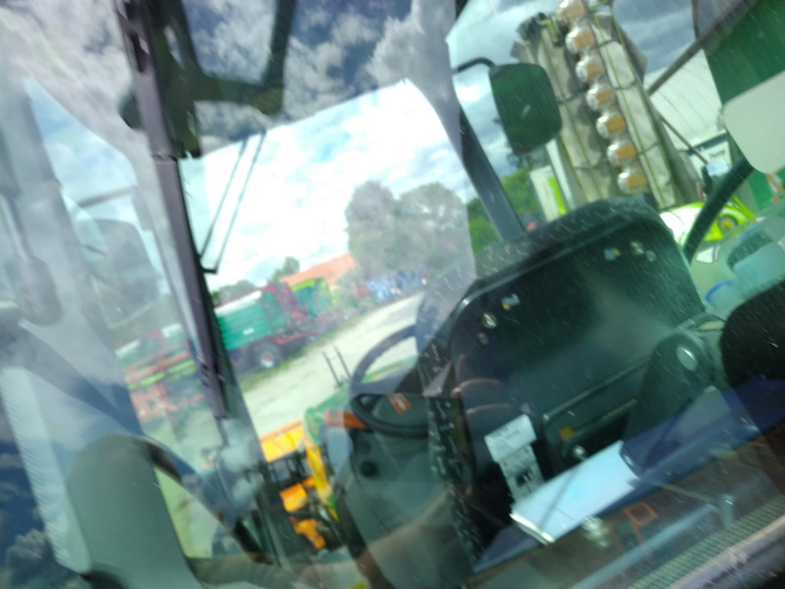 Трактор Deutz-Fahr Agroplus 420 F, снимка 11 - Селскостопанска техника - 55444181