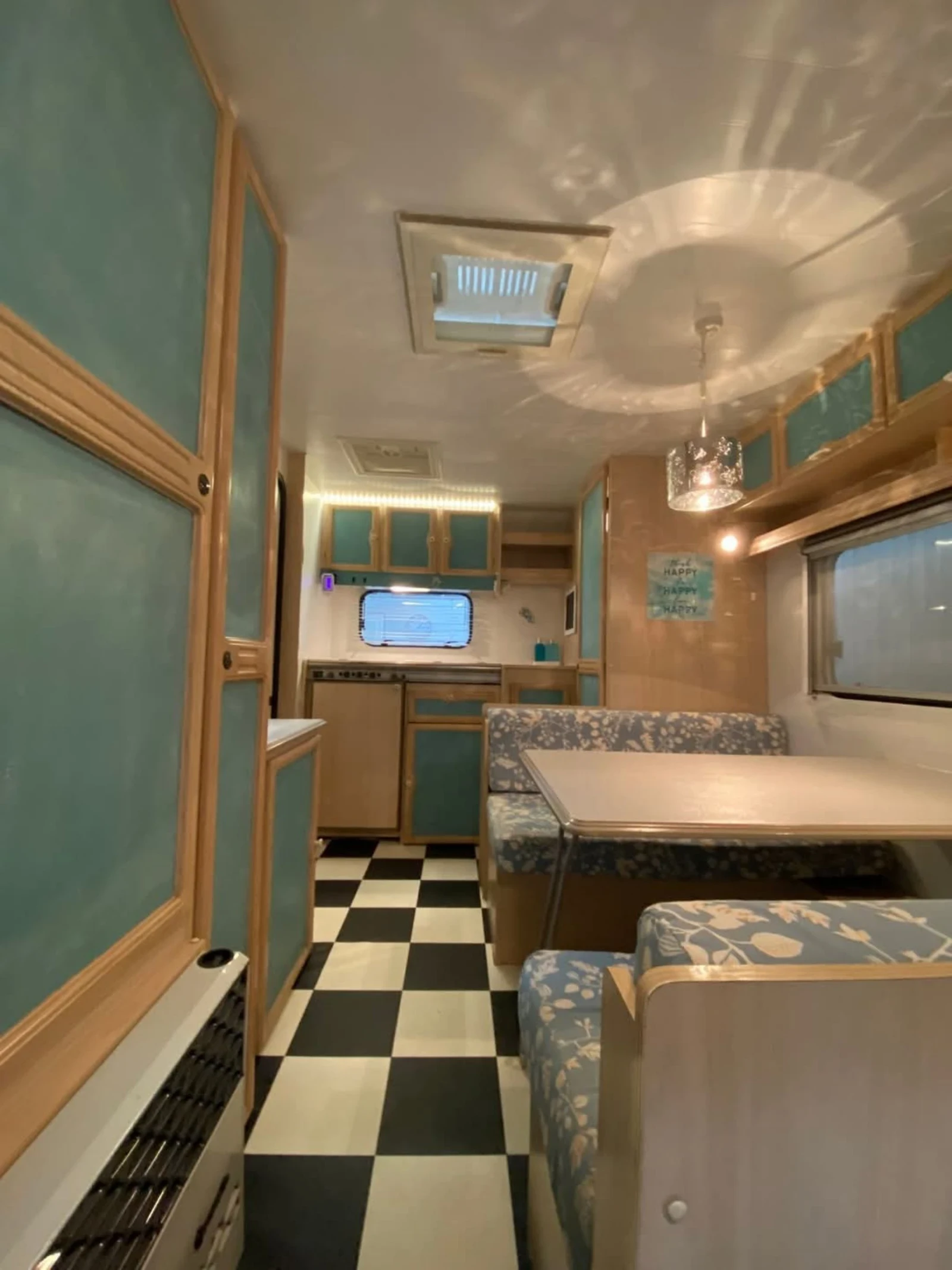 Каравана Caravelair Bamba 416 - изображение 9