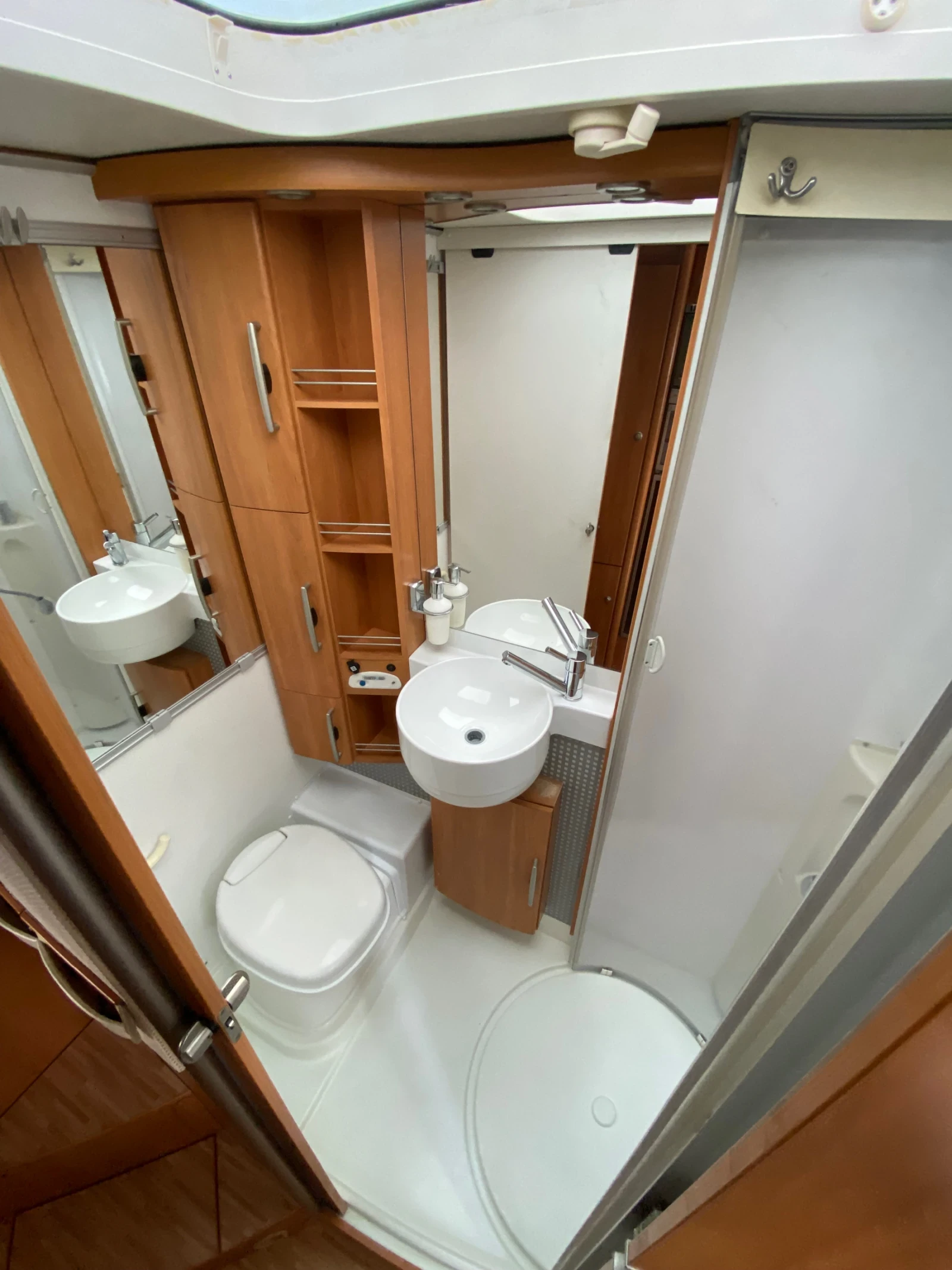 Кемпер HYMER / ERIBA 614 SL , снимка 13 - Каравани и кемпери - 55836675