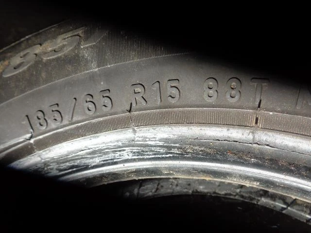 Гуми Зимни 185/65R15, снимка 2 - Гуми и джанти - 20303815