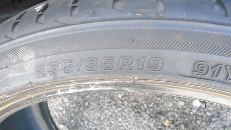 Гуми Летни 235/35R19, снимка 5 - Гуми и джанти - 22369297