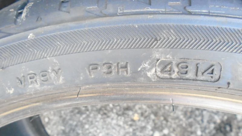 Гуми Летни 235/35R19, снимка 6 - Гуми и джанти - 22369297