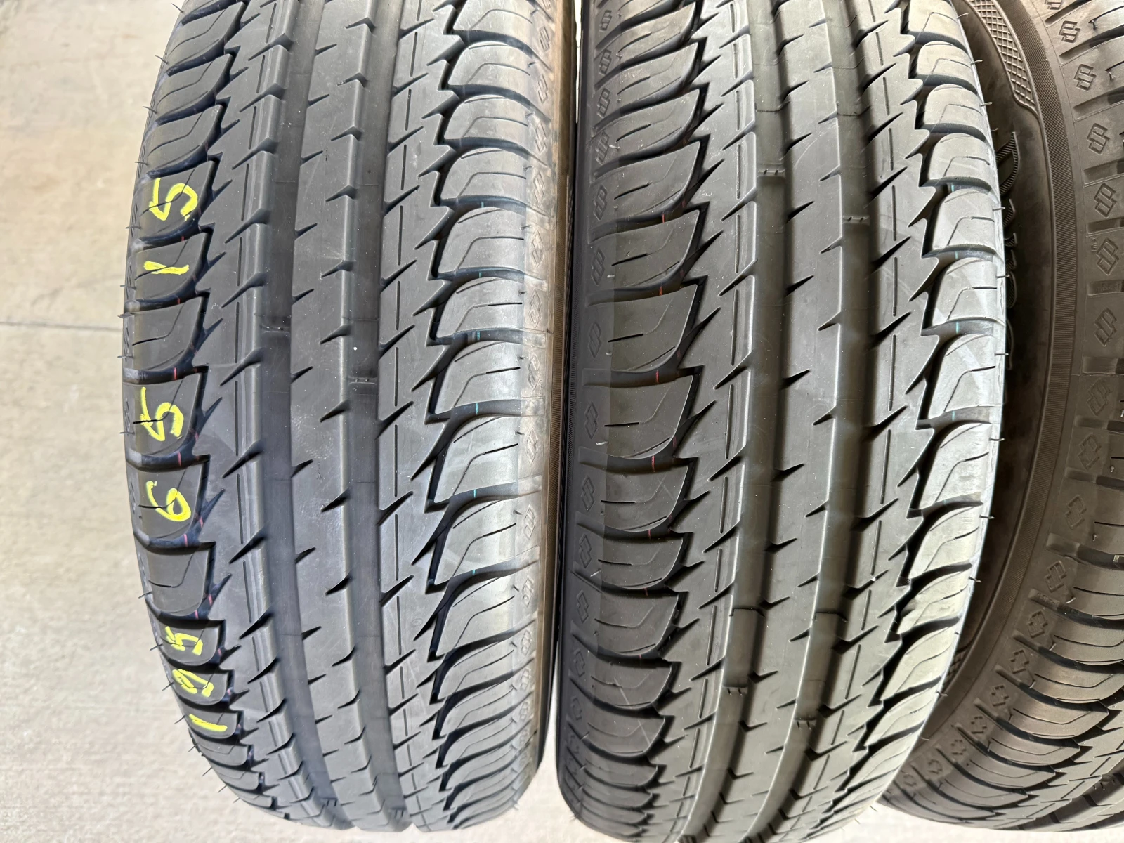 Гуми Летни 195/65R15, снимка 2 - Гуми и джанти - 54928214