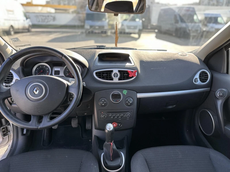 Renault Clio 1.4i 98hp, снимка 7 - Автомобили и джипове - 48370524