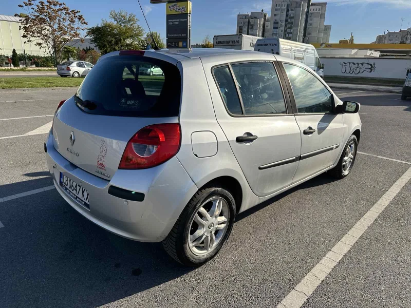 Renault Clio 1.4i 98hp, снимка 4 - Автомобили и джипове - 48370524