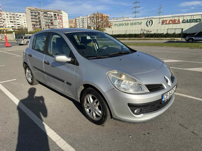 Renault Clio 1.4i 98hp, снимка 2 - Автомобили и джипове - 48370524