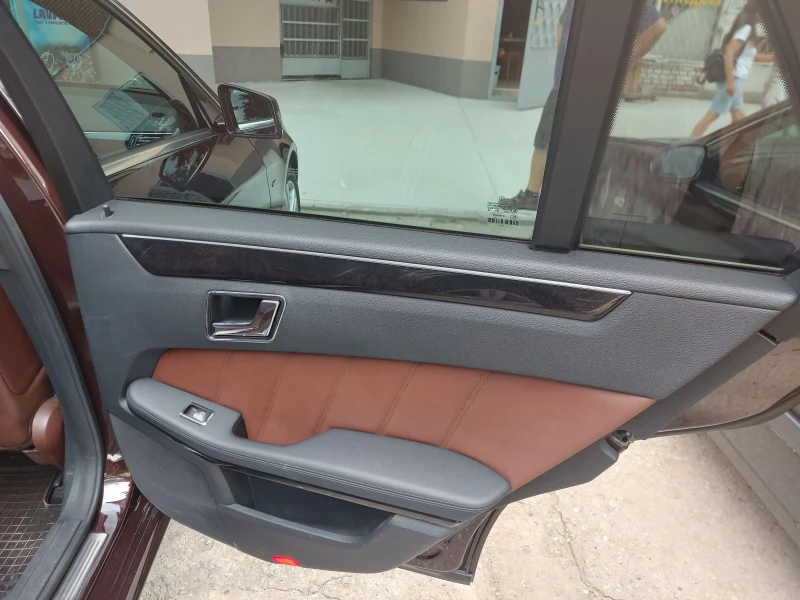 Mercedes-Benz E 250 CDI AVANTGARDE, снимка 11 - Автомобили и джипове - 51696416