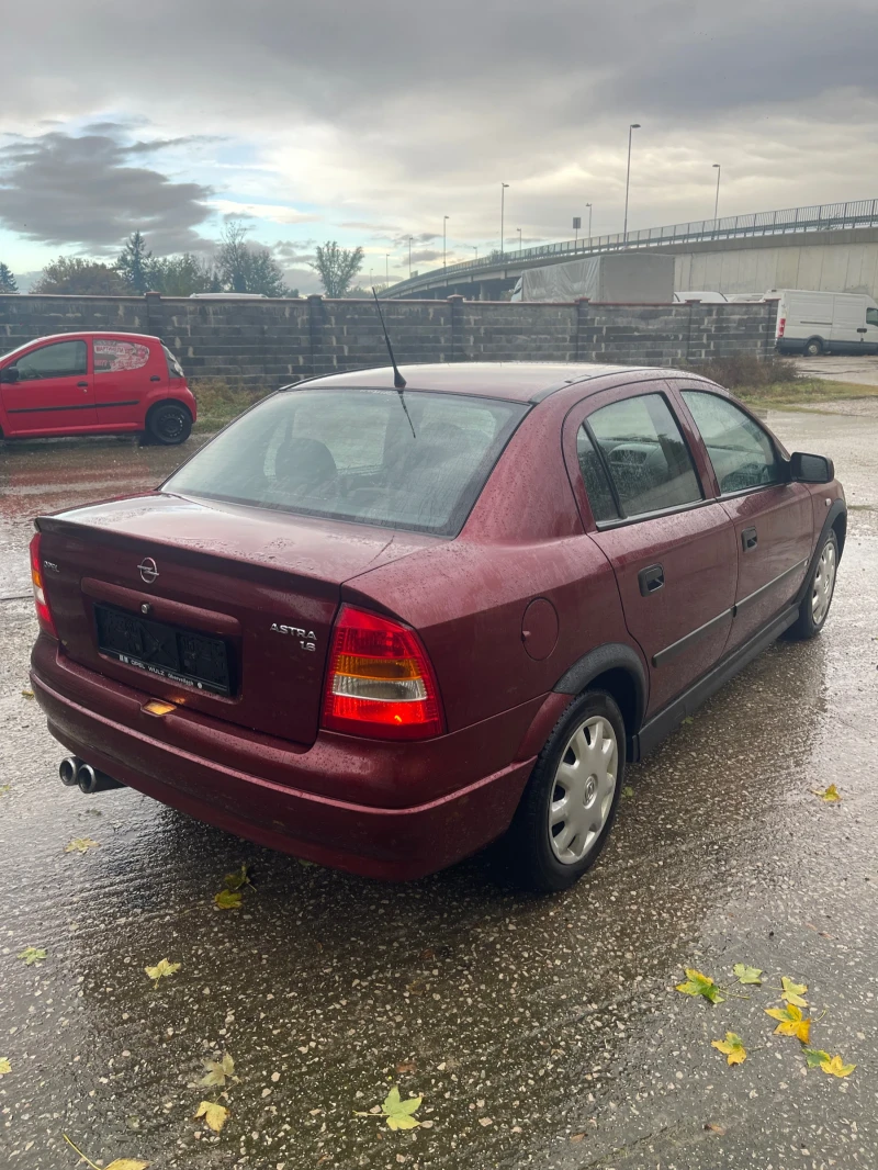 Opel Astra 1.6 Клима Стария двигател, снимка 3 - Автомобили и джипове - 52169582