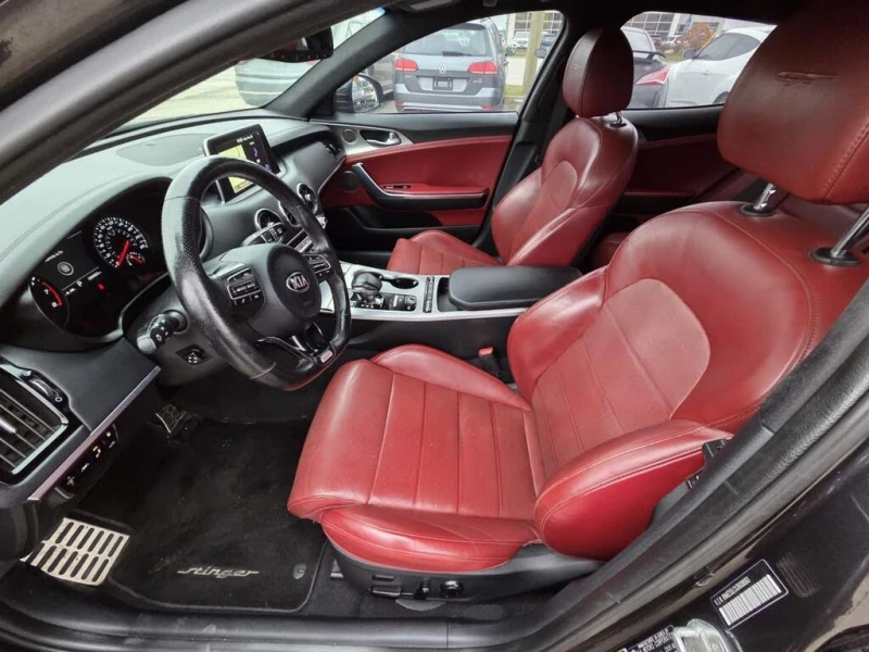 Kia Stinger ОБДУХВАНЕ* ПАМЕТ* ПАНОРАМА* ПОДГРЕВ* КОЖА* КАМЕРА*, снимка 14 - Автомобили и джипове - 53063639