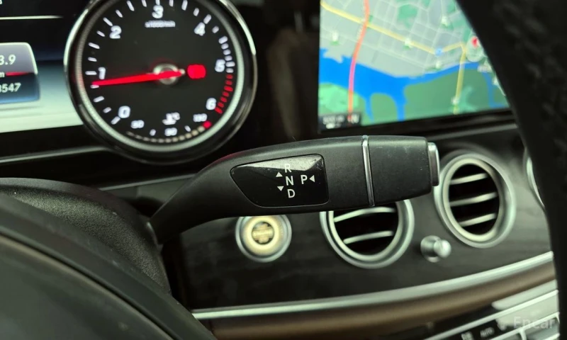 Mercedes-Benz E 220, снимка 9 - Автомобили и джипове - 53205601