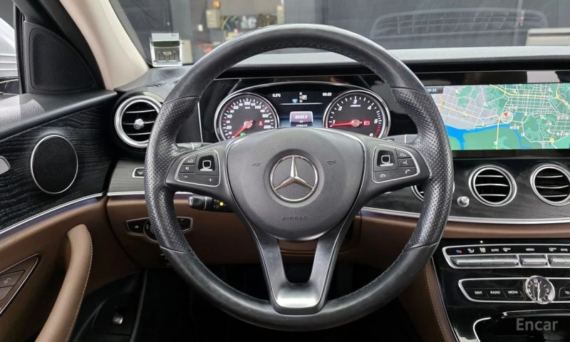 Mercedes-Benz E 220, снимка 13 - Автомобили и джипове - 53205601