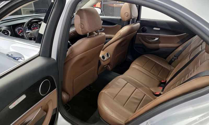 Mercedes-Benz E 220, снимка 11 - Автомобили и джипове - 53205601