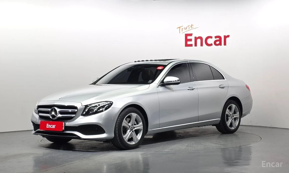 Mercedes-Benz E 220, снимка 1