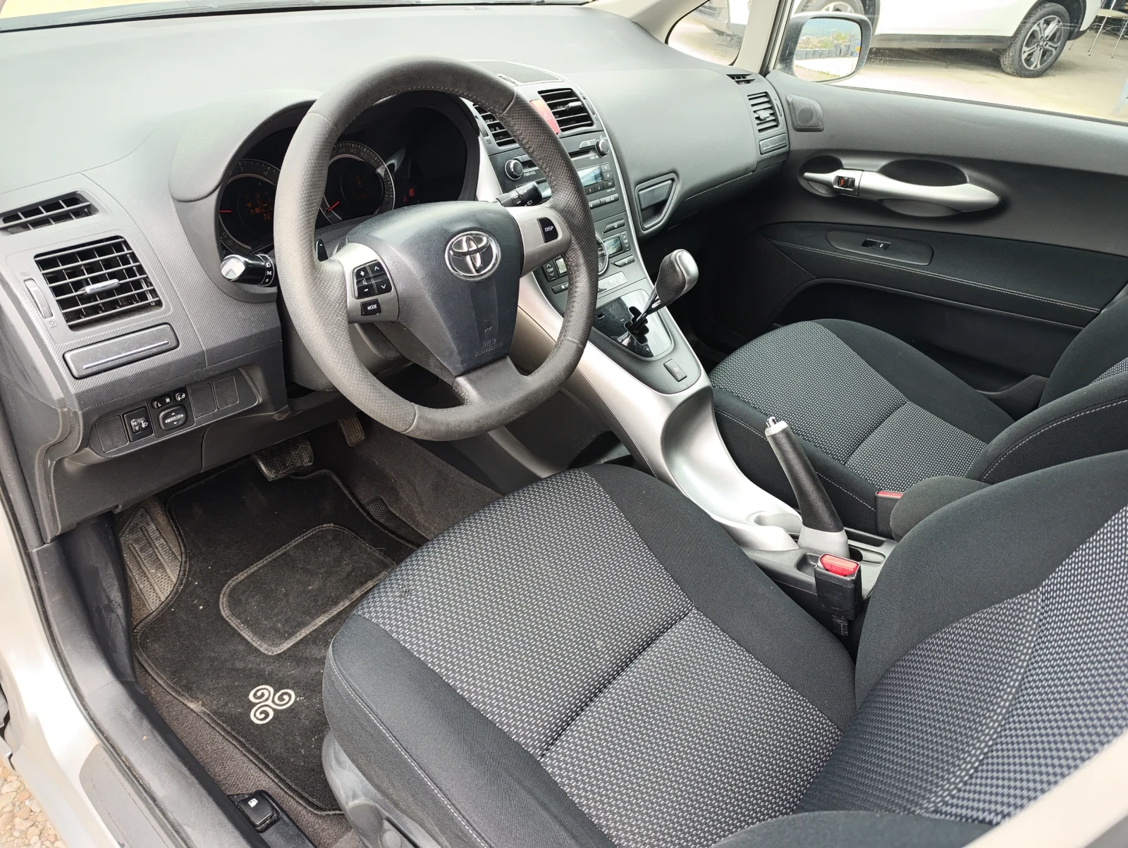 Toyota Auris 1.4 Turbodiesel - изображение 8
