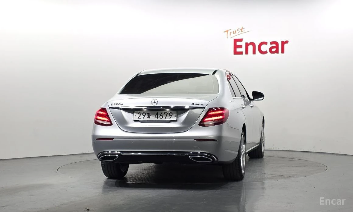 Mercedes-Benz E 220  - изображение 4