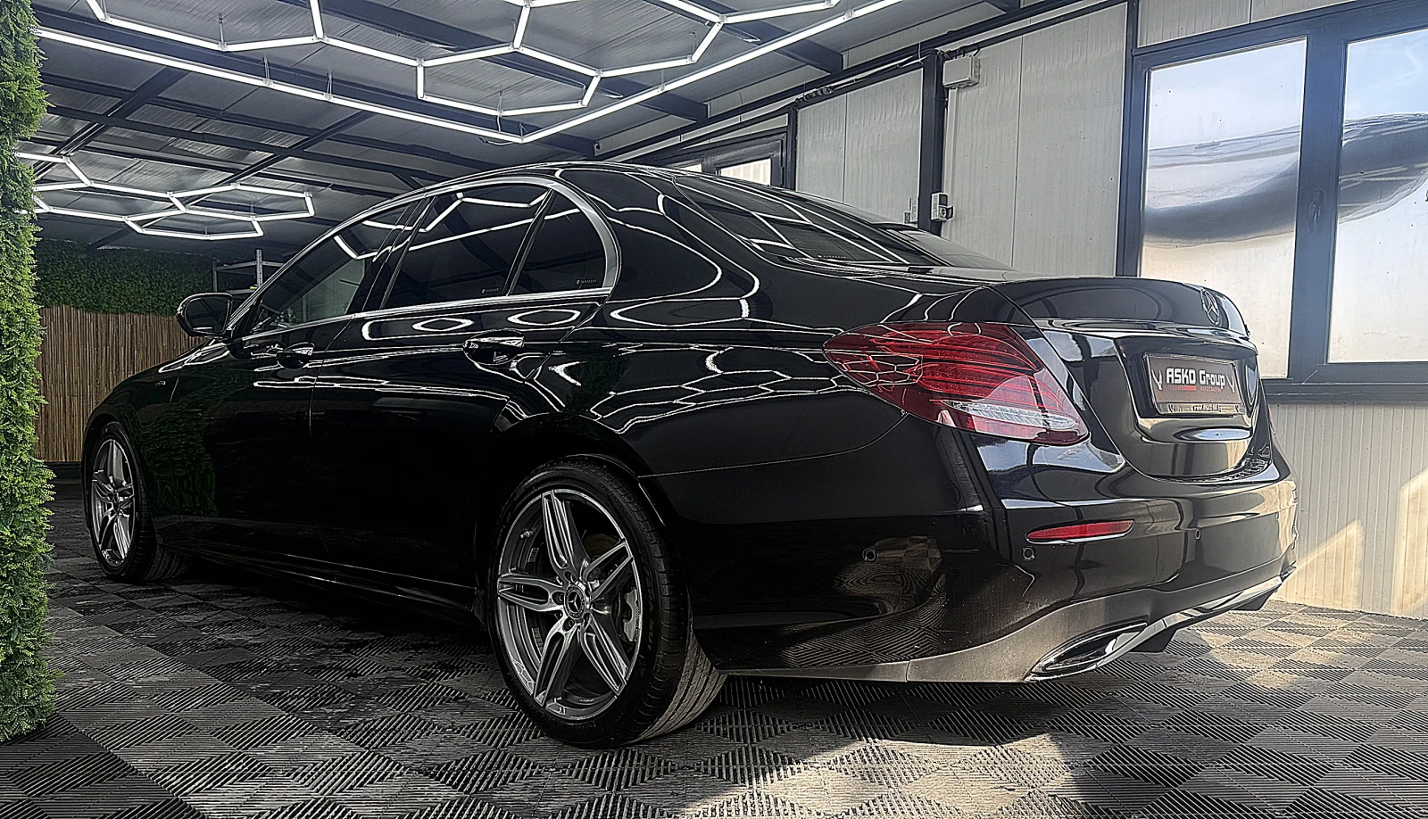 Mercedes-Benz E 220 AMG-line/KeylessGo/ 360-kamera/9gt/СОБСТВЕН ЛИЗИНГ - изображение 4