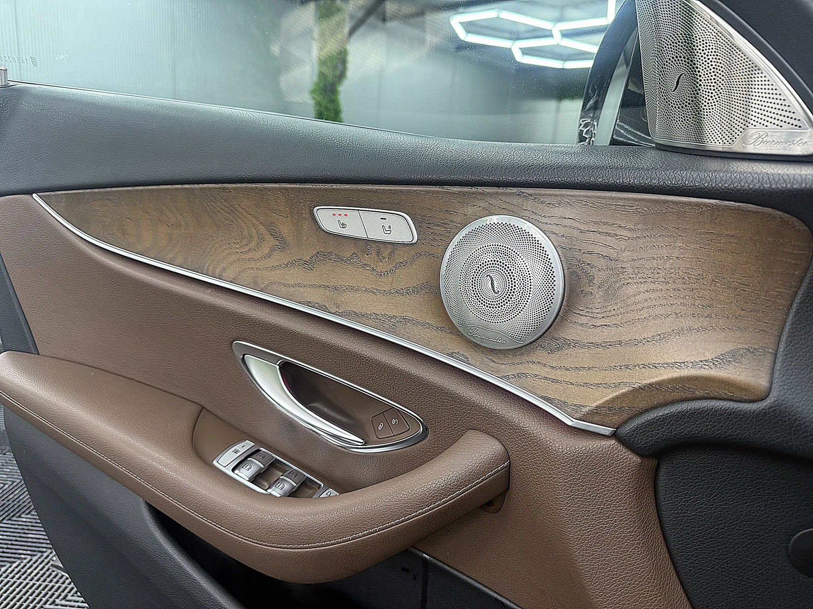 Mercedes-Benz E 220 AMG-line/KeylessGo/ 360-kamera/9gt/СОБСТВЕН ЛИЗИНГ - изображение 9