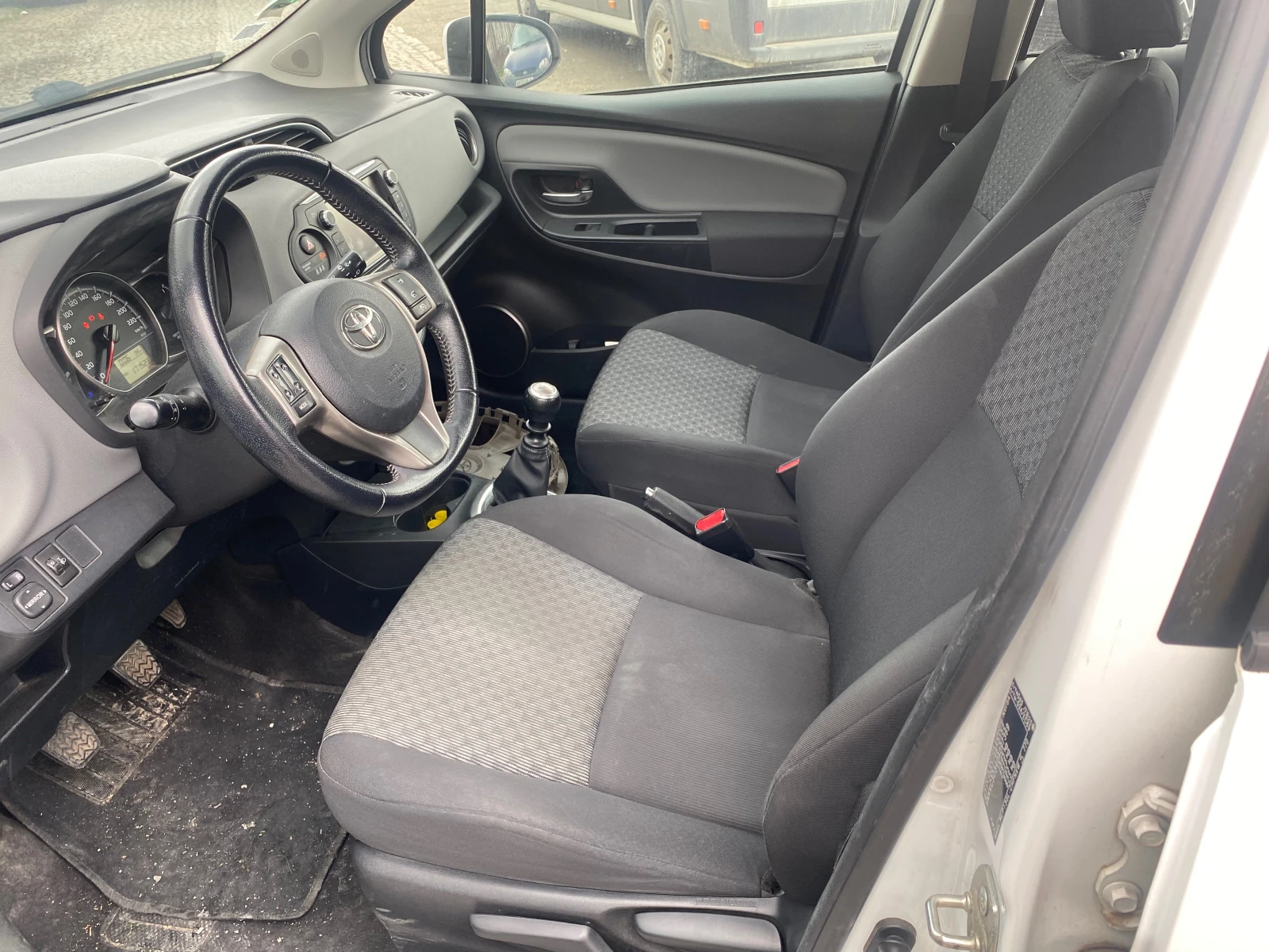 Toyota Yaris 1, 4, снимка 9 - Автомобили и джипове - 54033431