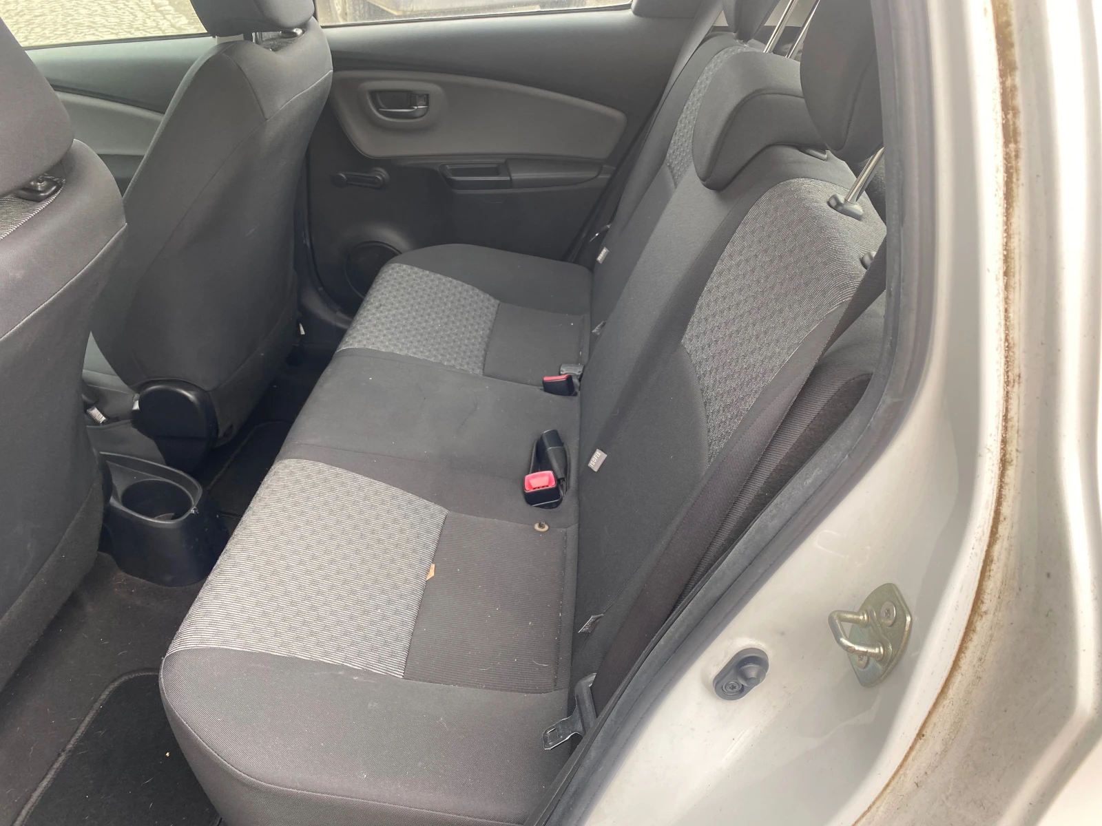 Toyota Yaris 1, 4, снимка 10 - Автомобили и джипове - 54033431