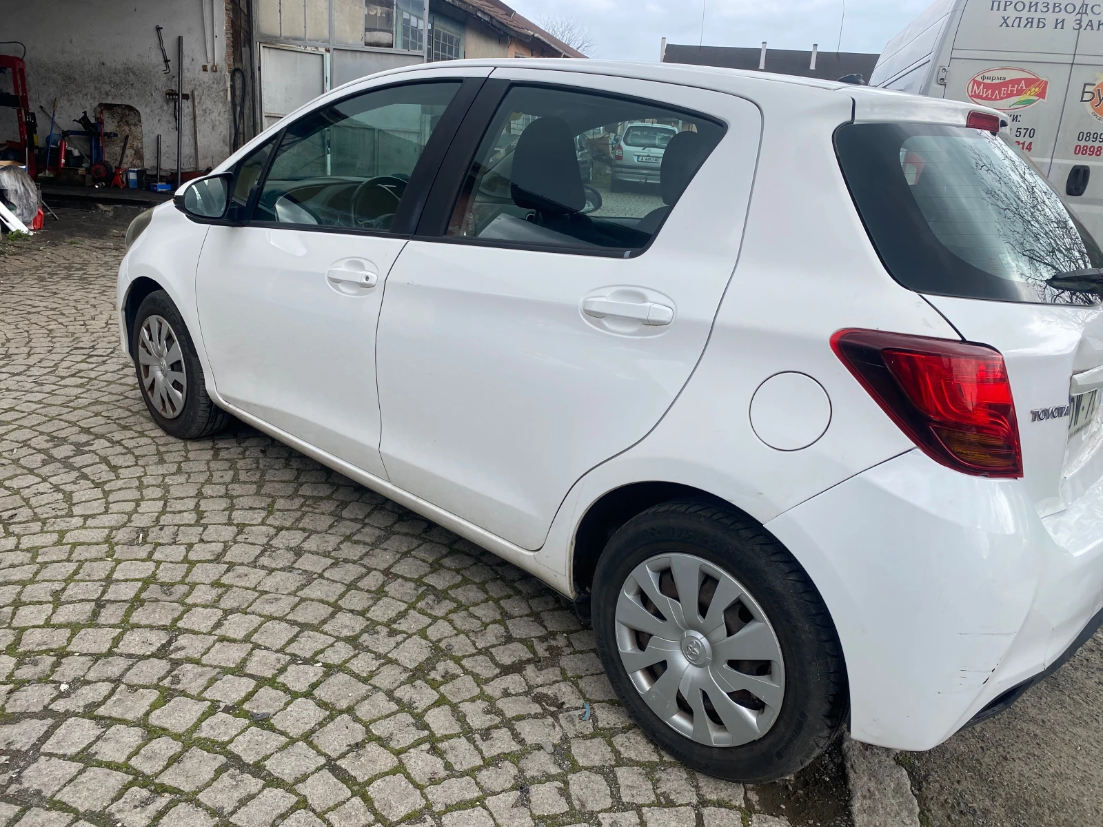 Toyota Yaris 1, 4, снимка 3 - Автомобили и джипове - 54033431