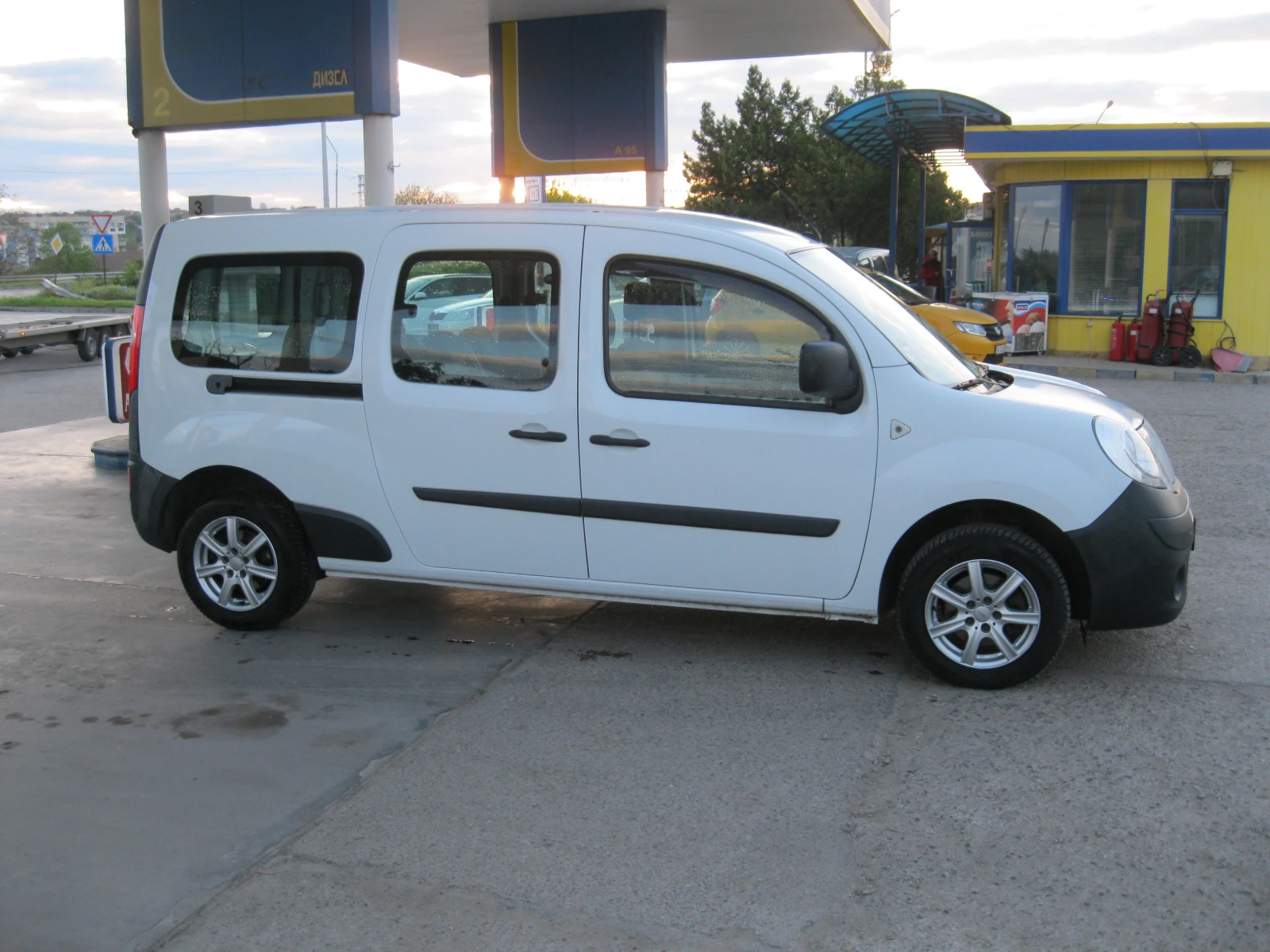 Renault Kangoo MAXI, снимка 3 - Автомобили и джипове - 54259245