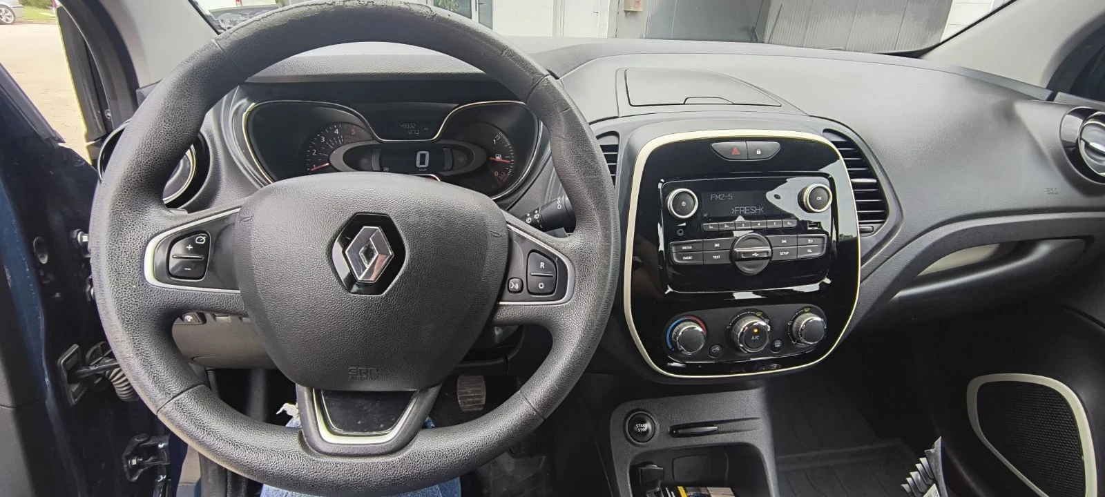 Renault Captur, снимка 2 - Автомобили и джипове - 54764335