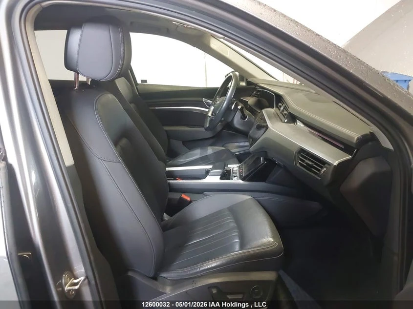 Audi E-Tron Prestige, снимка 5 - Автомобили и джипове - 54808633