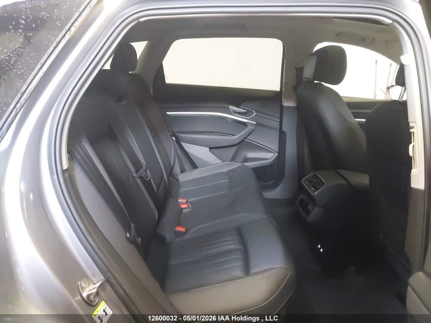 Audi E-Tron Prestige, снимка 8 - Автомобили и джипове - 54808633