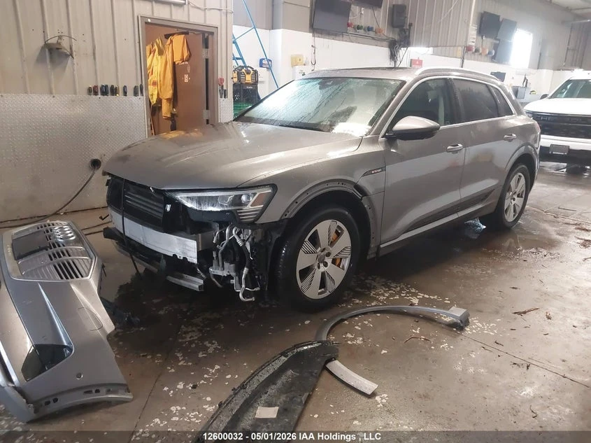 Audi E-Tron Prestige, снимка 6 - Автомобили и джипове - 54808633