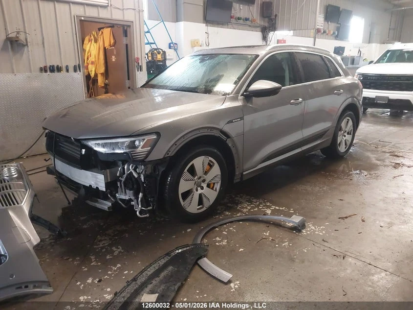 Audi E-Tron Prestige, снимка 2 - Автомобили и джипове - 54808633