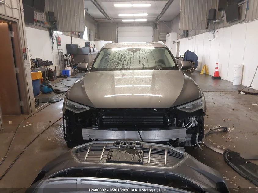 Audi E-Tron Prestige, снимка 13 - Автомобили и джипове - 54808633