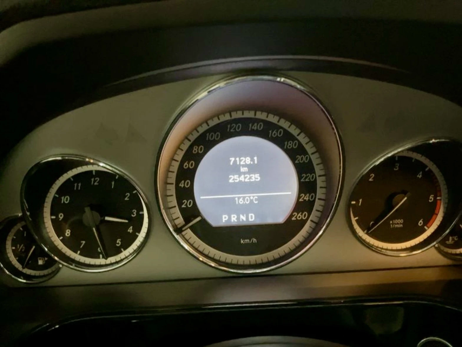 Mercedes-Benz E 200 CDI Навигация, снимка 9 - Автомобили и джипове - 54870555