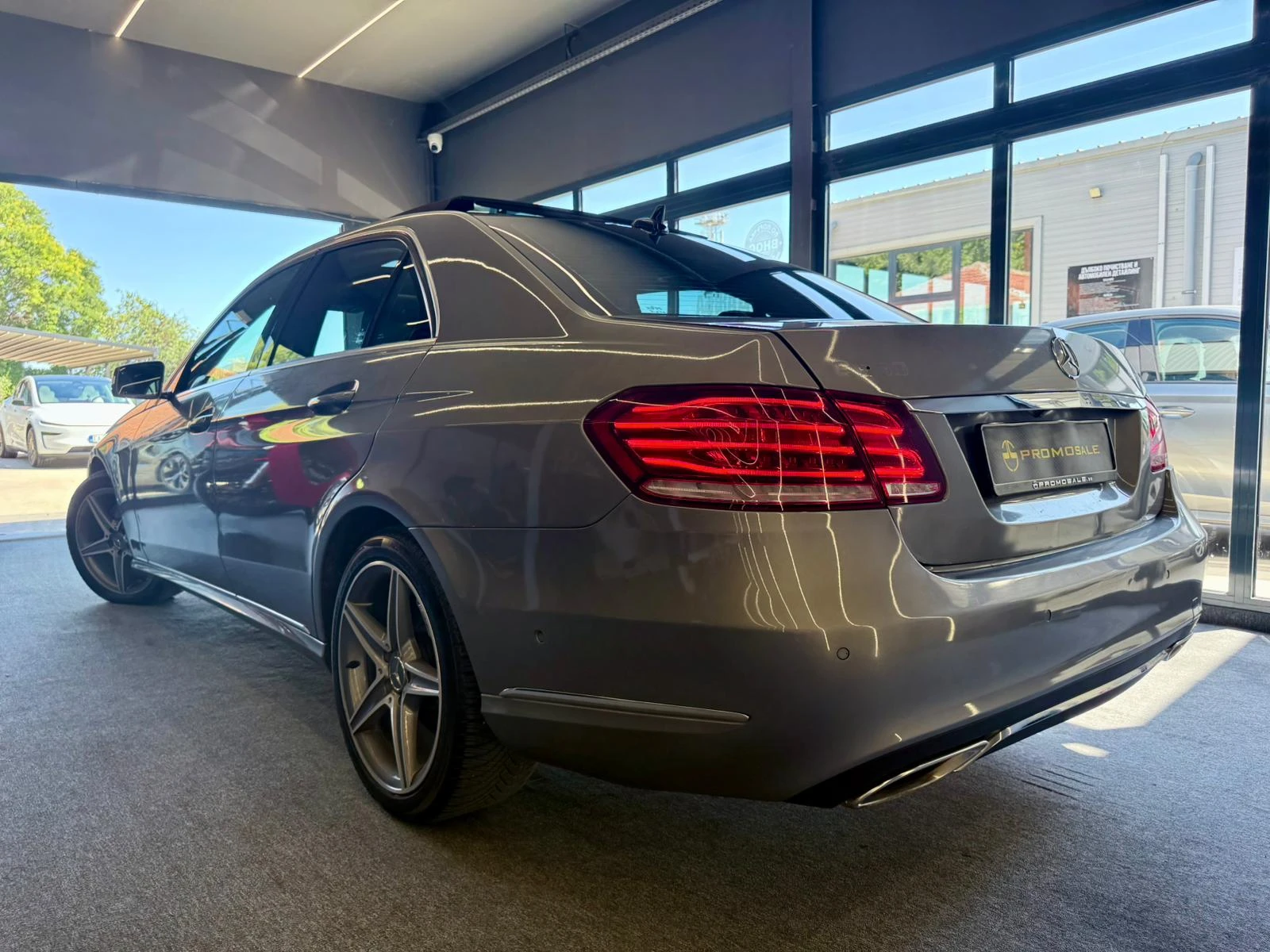 Mercedes-Benz E 350 AMG* 4M* Bluetec* Pano* Подгрев*  ЛИЗИНГ , снимка 4 - Автомобили и джипове - 55890300