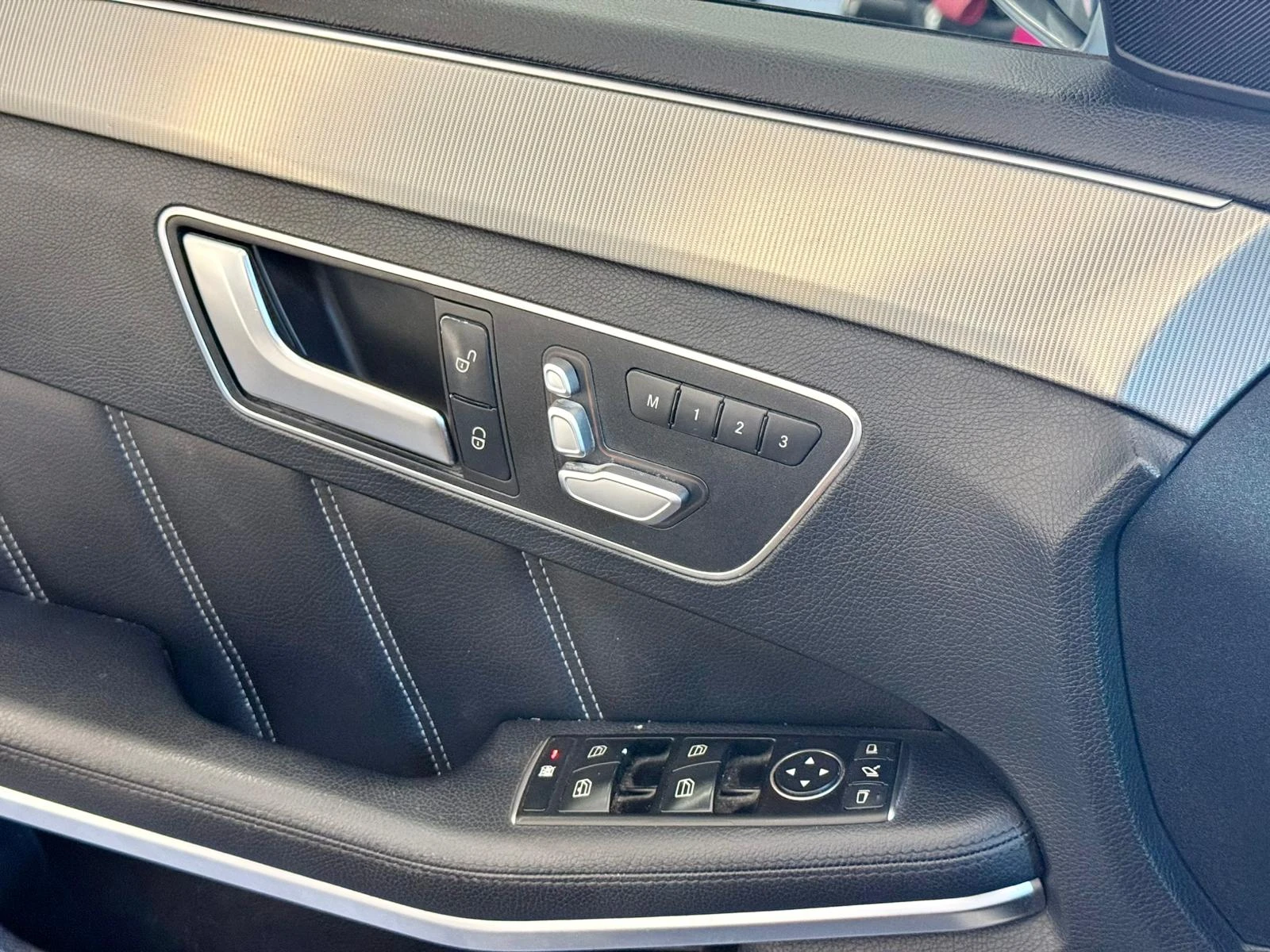 Mercedes-Benz E 350 AMG* 4M* Bluetec* Pano* Подгрев*  ЛИЗИНГ , снимка 7 - Автомобили и джипове - 55890300
