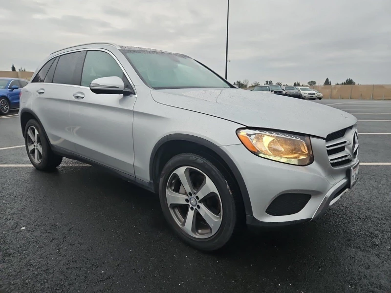 Mercedes-Benz GLC 300 2 КЛЮЧА/1 СОБСТВ/ПОДГРЕВ/ПАНО/КАМЕРА/KEYLESS   , снимка 2 - Автомобили и джипове - 49207887